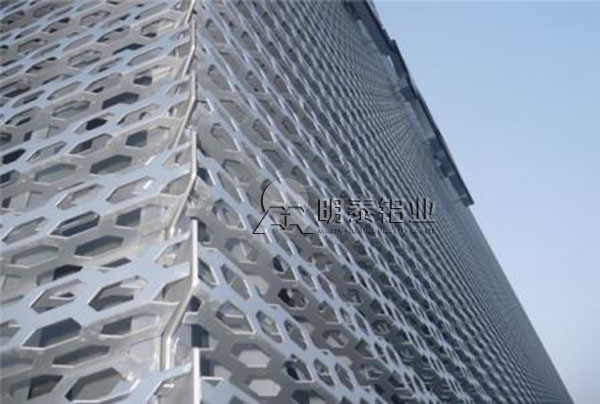 3104铝板卷在建筑行业的应用，厂家直供价格多少？